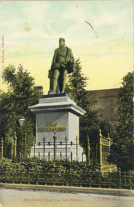 3994 Gezicht op het standbeeld Jan van Nassau (Munsterkerkhof) te Utrecht.N.B.: In 1912 is de straatnaam Munsterkerkhof ...